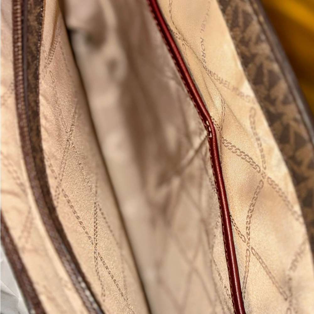Michael Kors Jet Set Tote Burgundy Patent & Signature Canvas NWOT - Picture 5 of 5